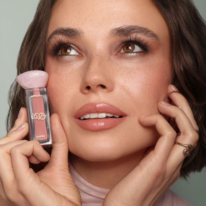 Блиск для губ LOVRO Bloomlight з ефектом візуального збільшення губ, 04 Nude Muse, 5,5 г (5906448730118)